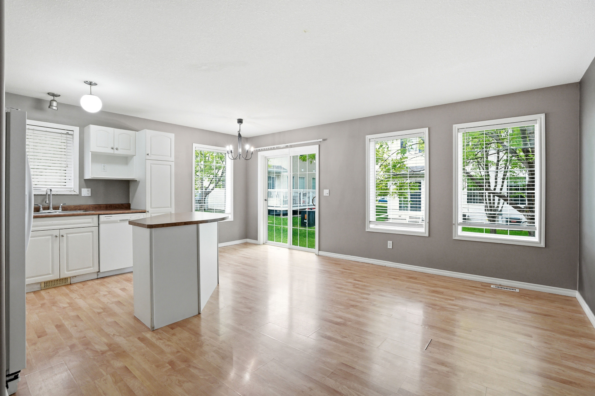 Briarwood 联排别墅｜边套3房2卫单车库-21-138 Banyan Cres——林与唐地产 - 2